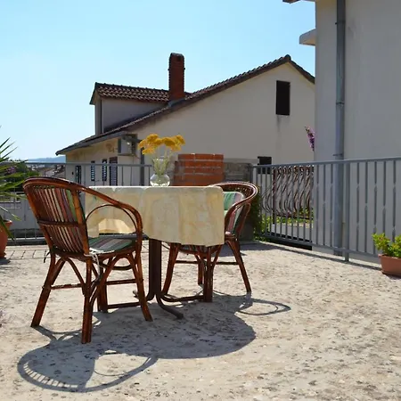 Awesome In Jelsa With Kitchenette Apartment