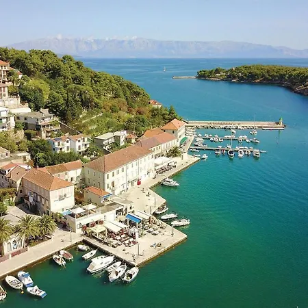 Awesome In Jelsa With Kitchenette Jelsa (Hvar)