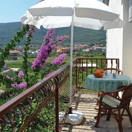 Apartment Awesome In Jelsa With Kitchenette *