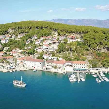 Awesome In Jelsa With Kitchenette * Jelsa (Hvar)