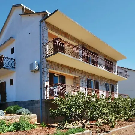 Awesome In Jelsa With Kitchenette Apartment